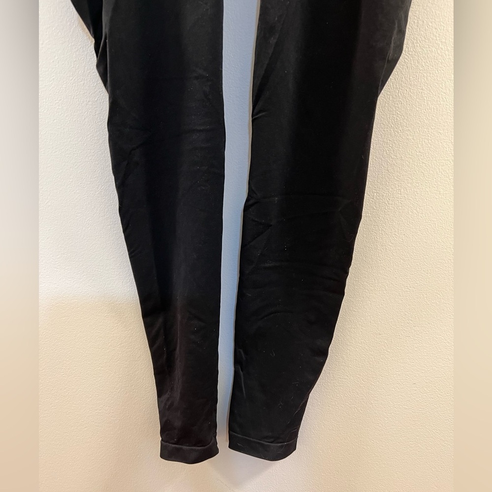 010. ASSETS by SPANX High-Waist Seamless Leggings Black - Picture 14 of 14
